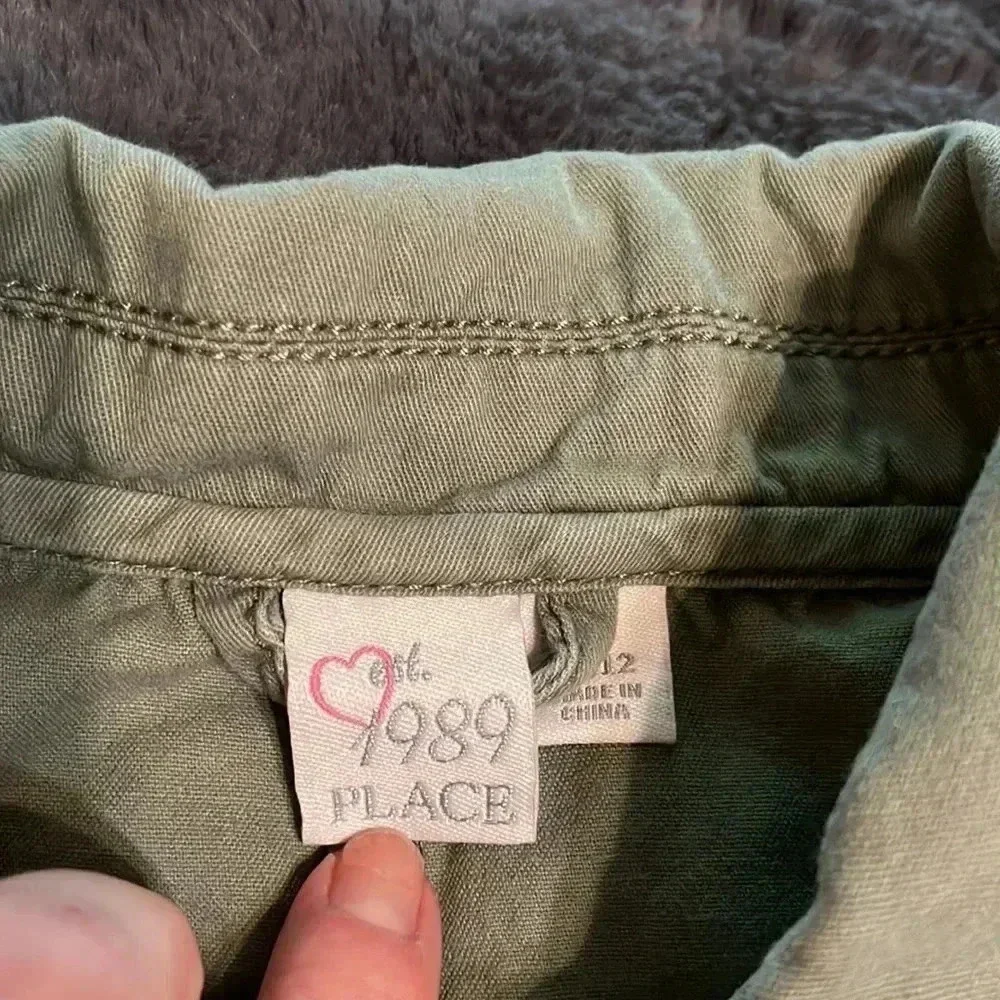 Cute olive green button up flight jacket